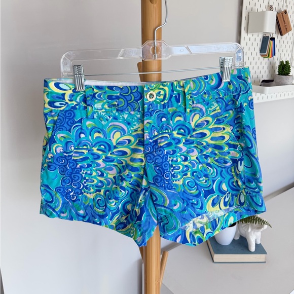Lilly Pulitzer Pants - Lilly Pulitzer Callahan shorts in "Lilly's Lagoon” Sz 2 Rare Pattern